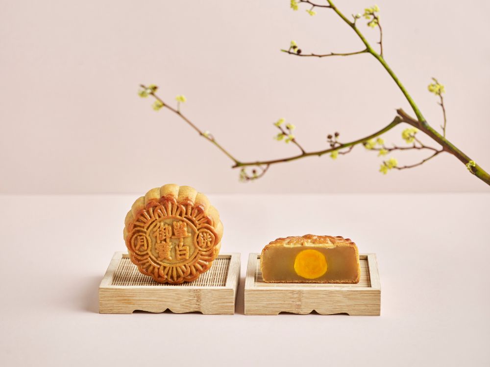 Single Yolk White Lotus Paste Mooncake 单黄白莲蓉月饼