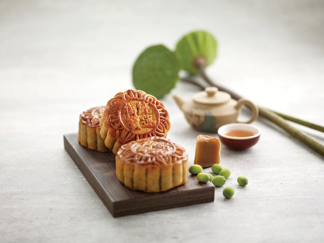 Perfect for those who prefer the taste of pure lotus paste. An alternative without egg yolk for guilt-free indulgence.